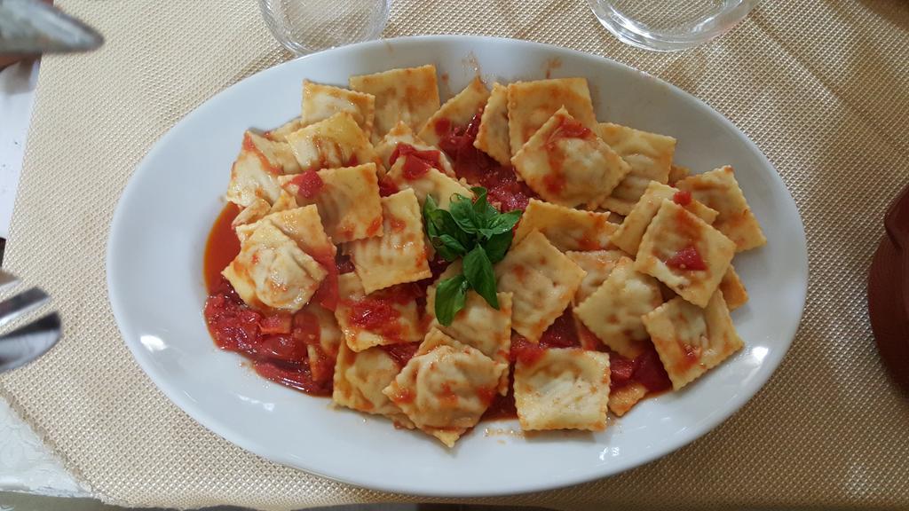Borgo Santa Lucia Villa Кропани Екстериор снимка