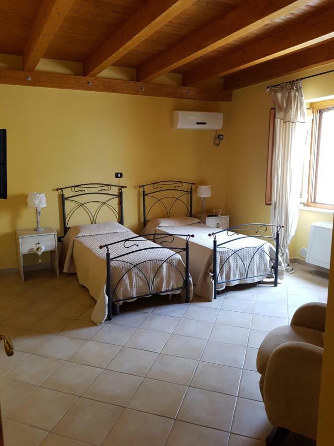 Borgo Santa Lucia Villa Кропани Екстериор снимка