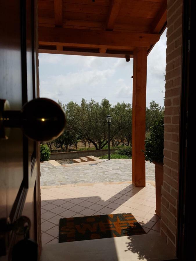 Borgo Santa Lucia Villa Кропани Екстериор снимка